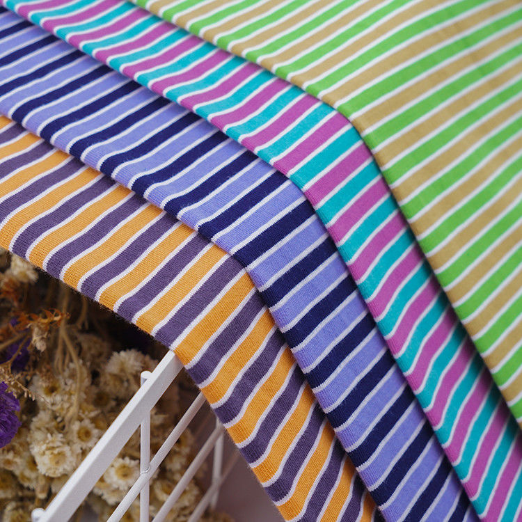 Hoogwaardige huidvriendelijke en zachte stripmaterieelstof voor T-shirts