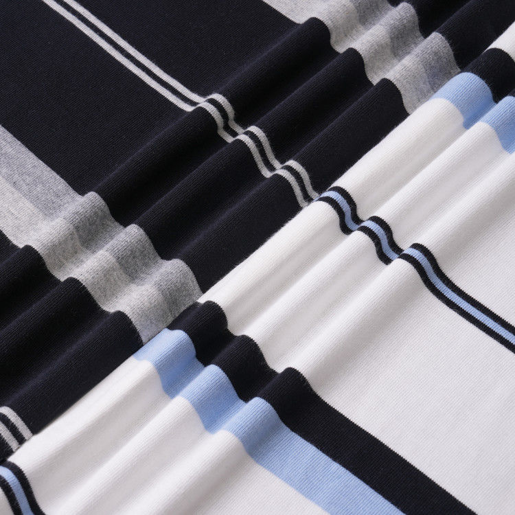 Huidvriendelijk, comfortabel, ademend, goede textuur Garens, gekleurd, gestreepte katoenen stof voor T-shirts