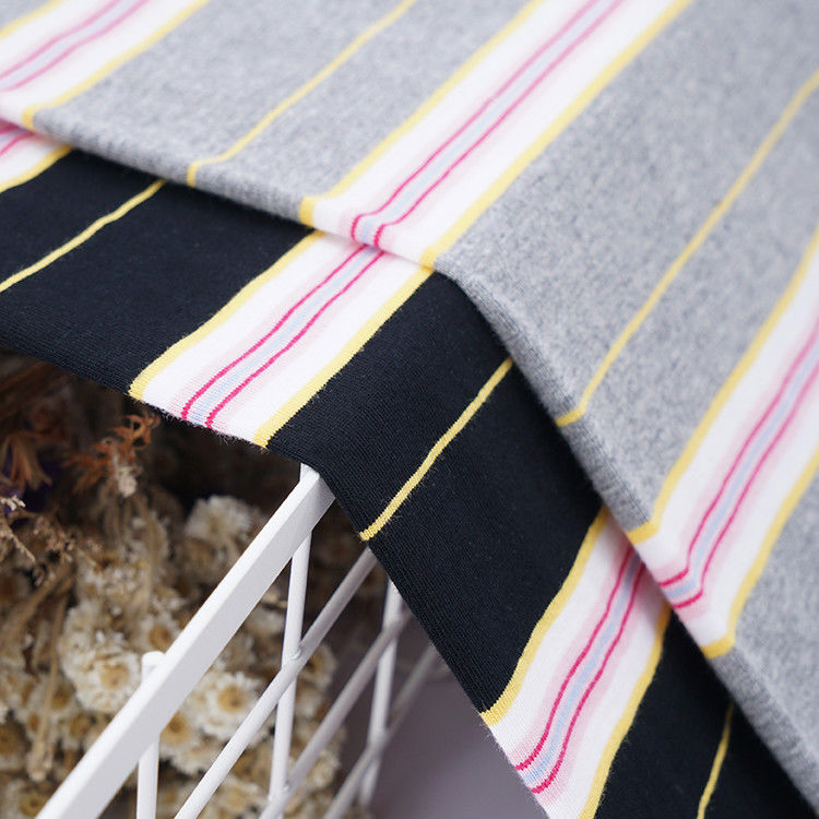 Puur katoen en ademend en comfortabel gestreepte katoenen weefsel voor casual wear