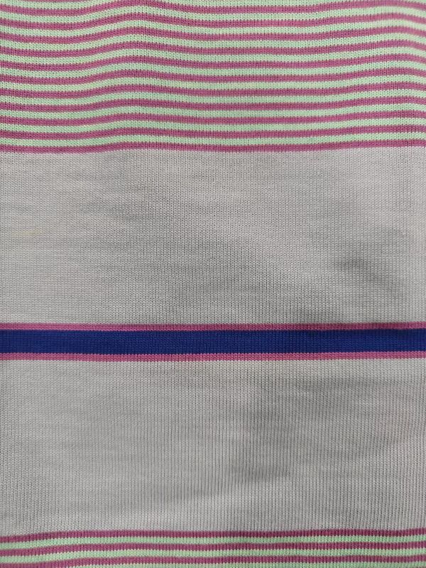 Zacht en huidvriendelijk Comfortabel en ademend gestreepte breiweefsel voor T-shirt