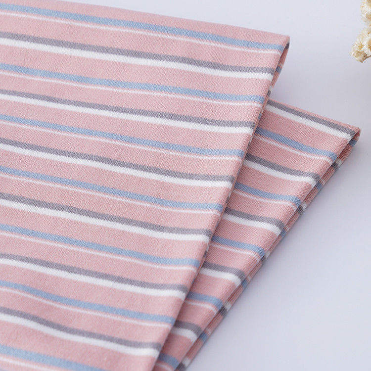 Garn-gekleurde stof comfortabel en ademend en zacht gestreepte gebreide stof voor T-shirt