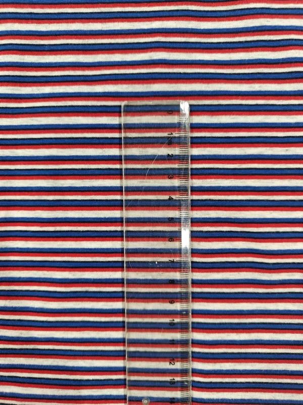 Garens kleurstof en gladde zachte gezonde textuur gestreepte gebreide stof voor T-shirt