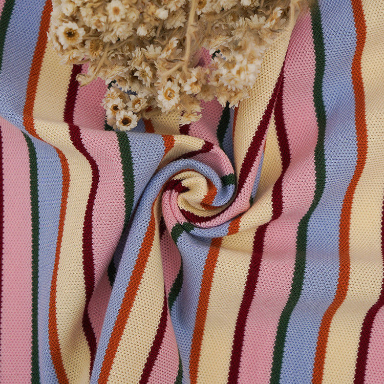 Zacht en vocht-absorberend en glad gestreepte gebreide stof voor casual wear