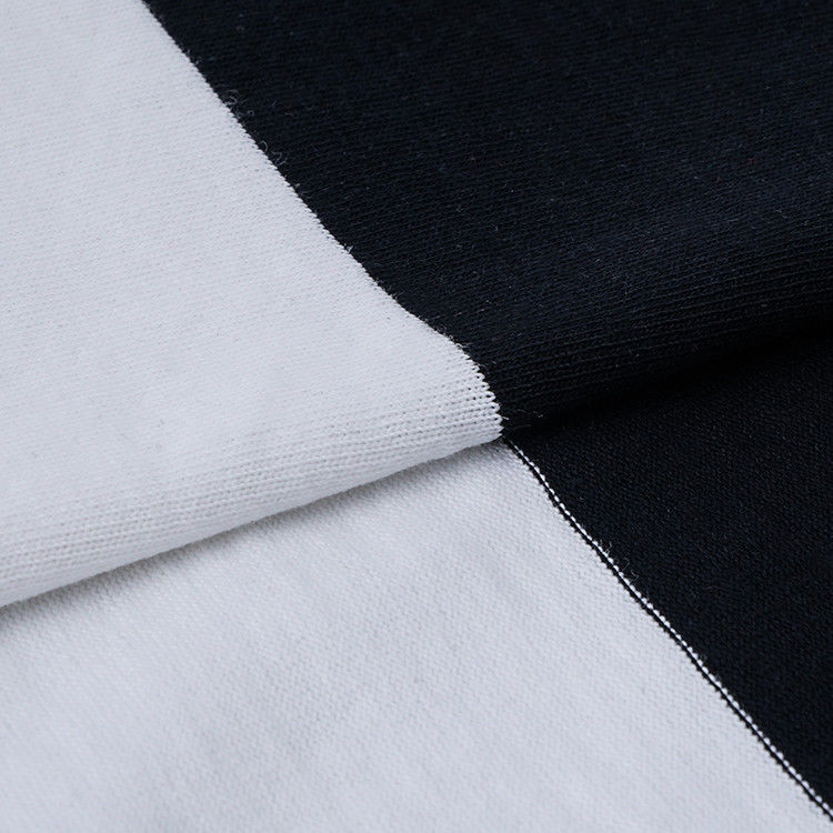 Comfortabel en vocht-absorberend en glad gestreepte gebreide stof voor casual wear