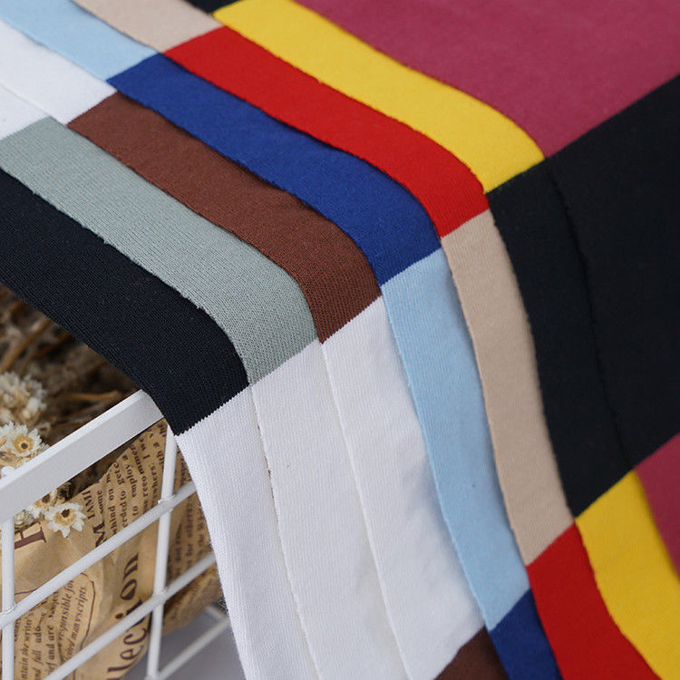 Comfortabel en vocht-absorberend en glad gestreepte gebreide stof voor casual wear