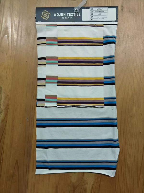 Comfortabel en elastisch duurzaam, huidvriendelijk gestreepte stof voor casual wear
