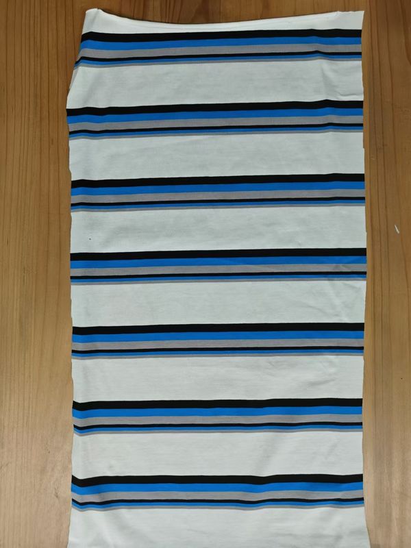 Comfortabel en elastisch duurzaam, huidvriendelijk gestreepte stof voor casual wear