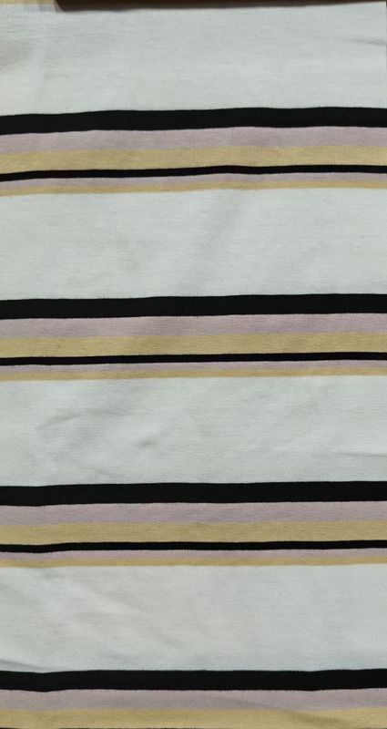 Comfortabel en elastisch duurzaam, huidvriendelijk gestreepte stof voor casual wear