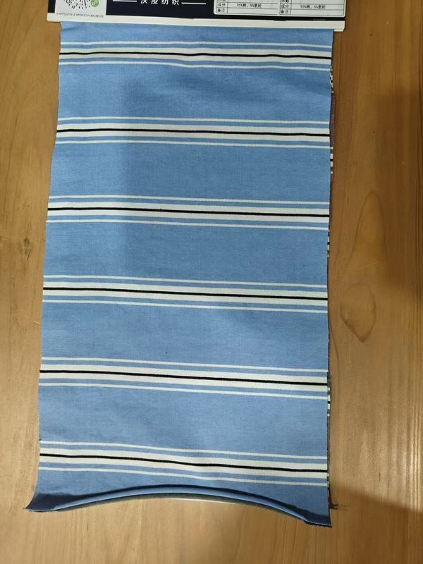 Aardadige en zweet-absorberende huidvriendelijke comfortabele gestreepte stof voor T-shirt
