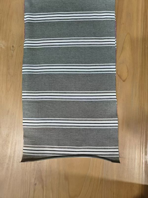 Aardadige en zweet-absorberende huidvriendelijke comfortabele gestreepte stof voor T-shirt