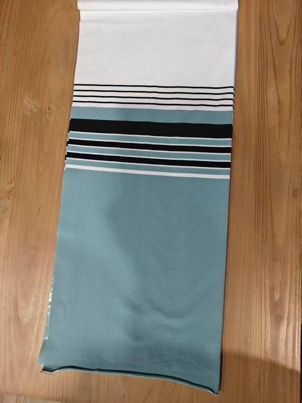Goedkwaliteit natuurlijke en comfortabele zachte gestreepte gebreide stof voor casual wear