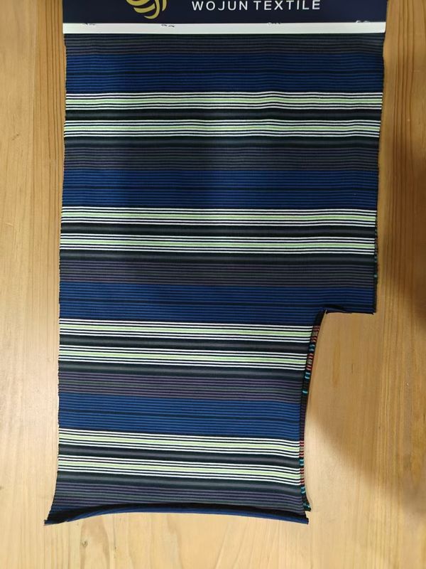 Goedkwaliteit Comfortabel en zweet absorberend zacht gestreepte gebreide stof voor casual wear