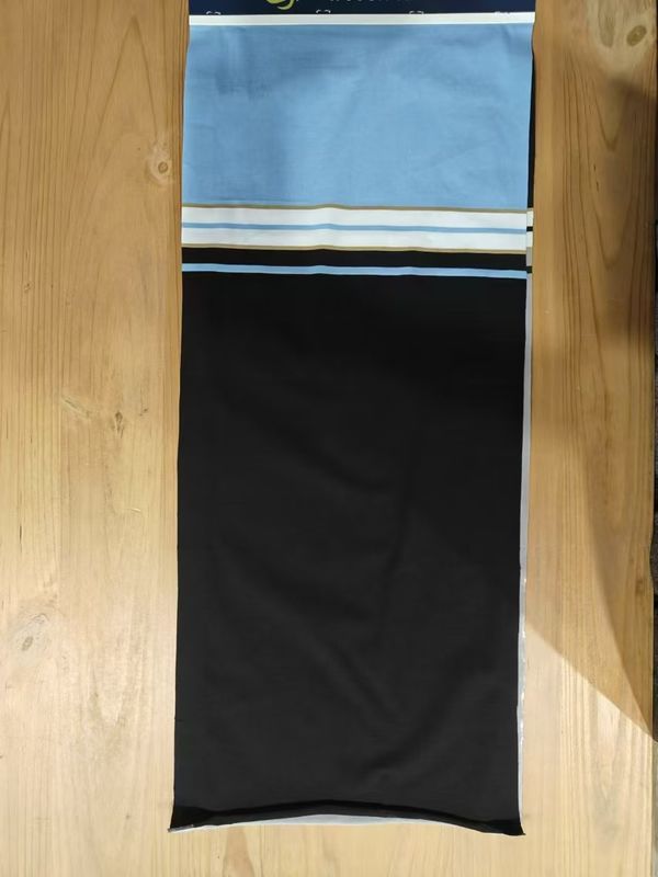 Adembenemend en droog,zacht en huidvriendelijk gestreepte stof voor casual wear