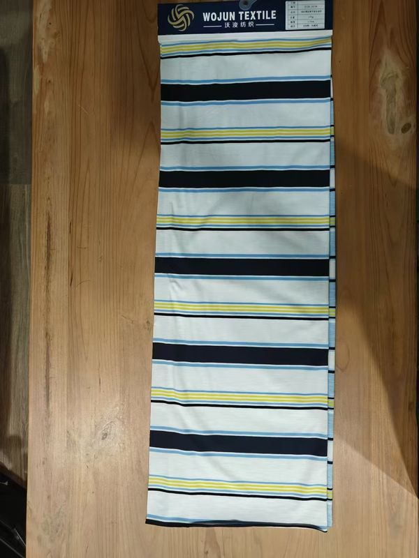 Comfortabel en huidvriendelijk,zacht en natuurlijk gestreepte stof voor casual wear