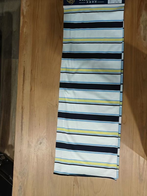 Comfortabel en huidvriendelijk,zacht en natuurlijk gestreepte stof voor casual wear