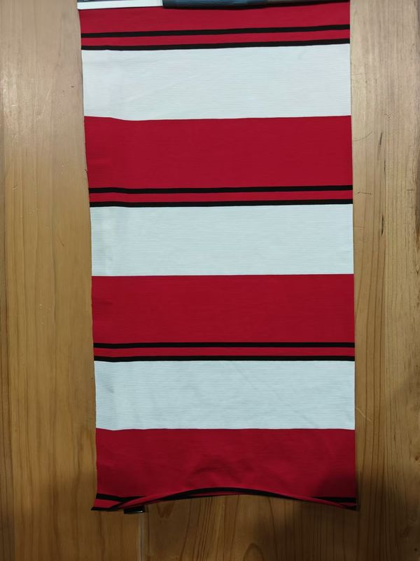 Niet gemakkelijk te vervormen en ademend en elastisch gestreepte gebreide stof voor T-shirt