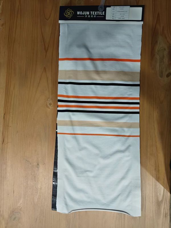 Ademend en comfortabel en huidvriendelijk gestreepte gebreide stof voor T-shirt
