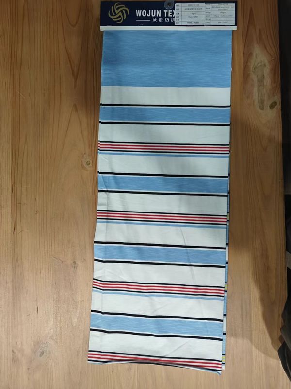 Ademend, comfortabel, modieus en zacht Durble gestreepte breistof voor T-shirt.