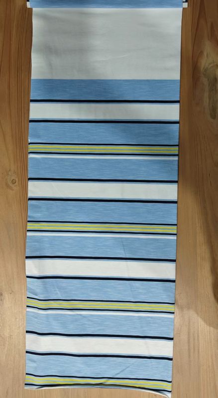 Ademend, comfortabel, modieus en zacht Durble gestreepte breistof voor T-shirt.