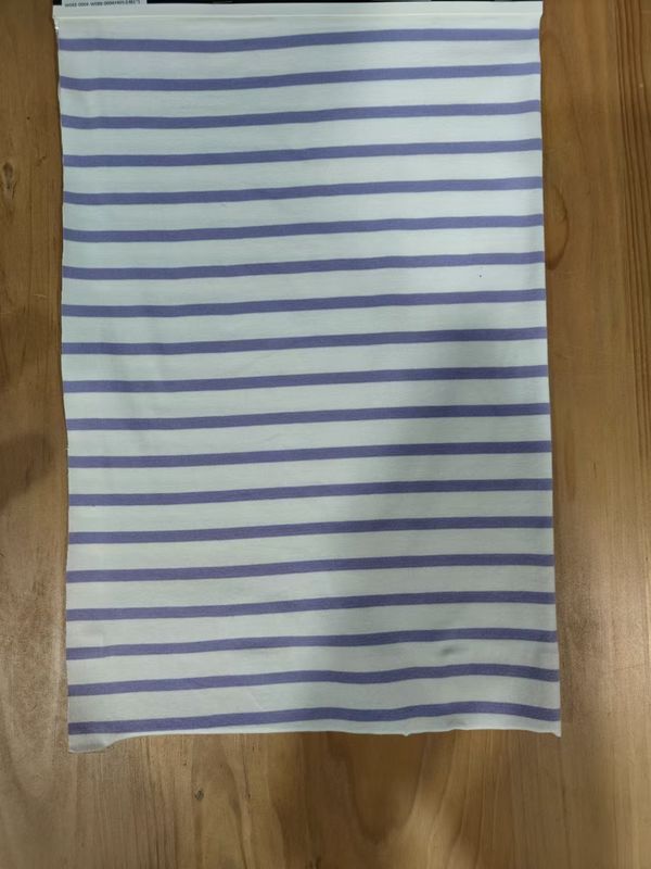 Comfortabele en gladde zachte, huidvriendelijke gestreepte gebreide weefsel voor casual wear