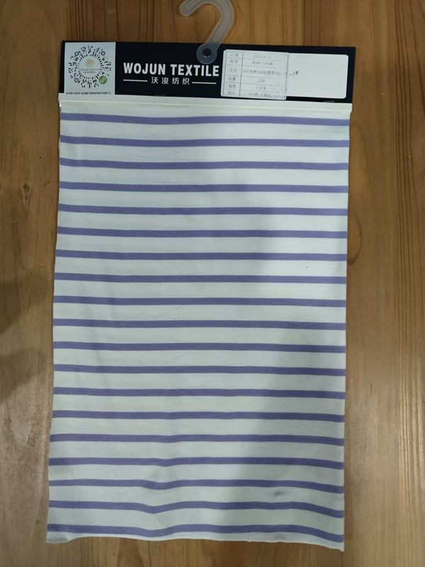 Comfortabele en gladde zachte, huidvriendelijke gestreepte gebreide weefsel voor casual wear