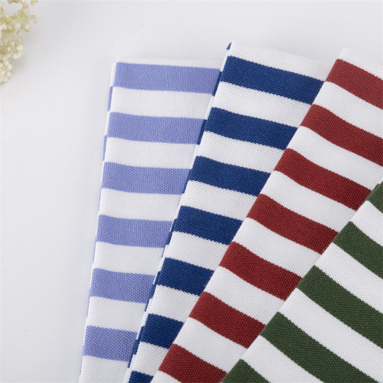 Comfortabel en niet gemakkelijk te vervormen en ademend gestreepte gebreide stof voor casual wear