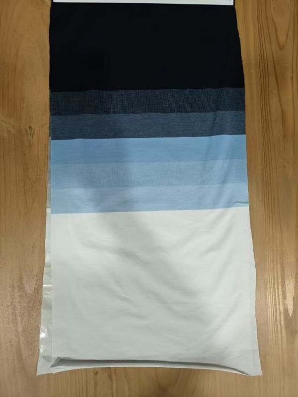 Comfortabel en modieus en duurzaam en huidvriendelijk gestreepte gebreide stof voor casual wear