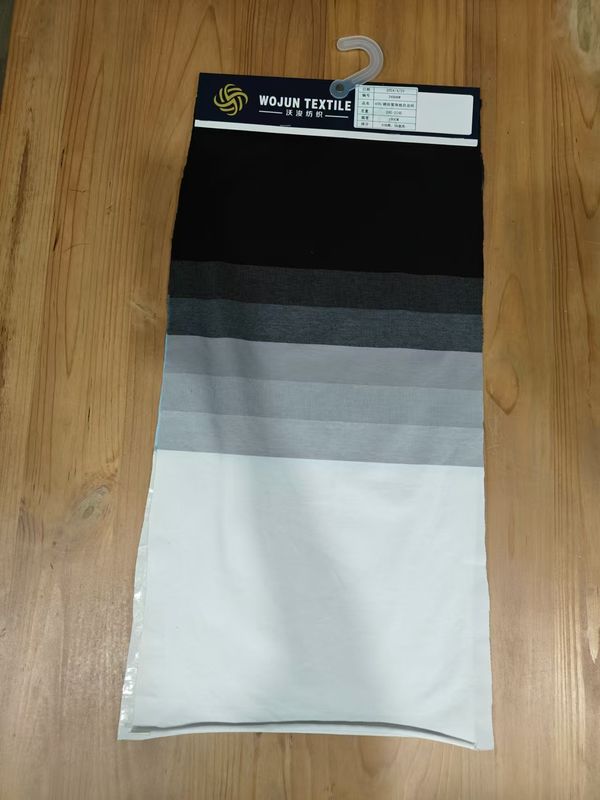 Comfortabel en modieus en duurzaam en huidvriendelijk gestreepte gebreide stof voor casual wear