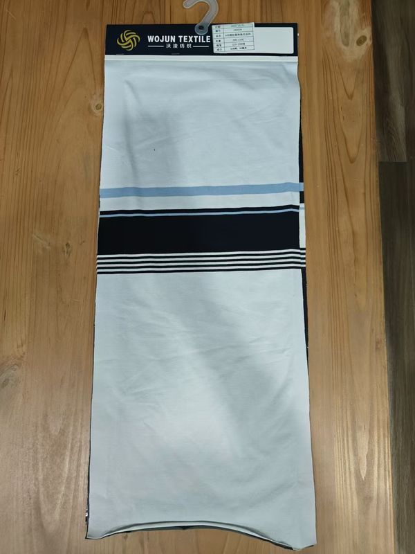 Milieuvriendelijk en modieus en duurzaam en zacht gestreepte breiweefsel voor casual wear