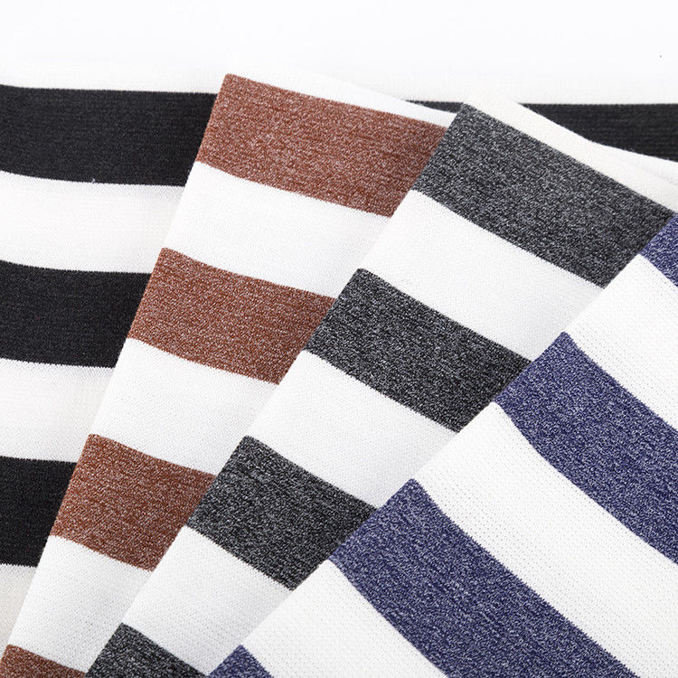 Makkelijk te verzorgen Comfortabel gestreepte gebreide stof voor casual wear lage krimp