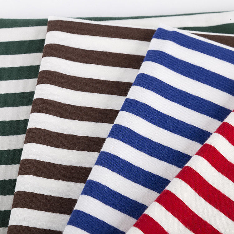 Gemakkelijk te verzorgen en ademend en hygroscopisch gestreepte gebreide stof voor casual wear