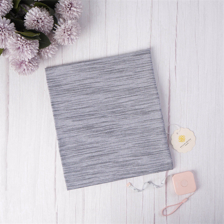 Comfortabel en zacht, licht, huidvriendelijk gestreepte breiweefsel voor casual wear