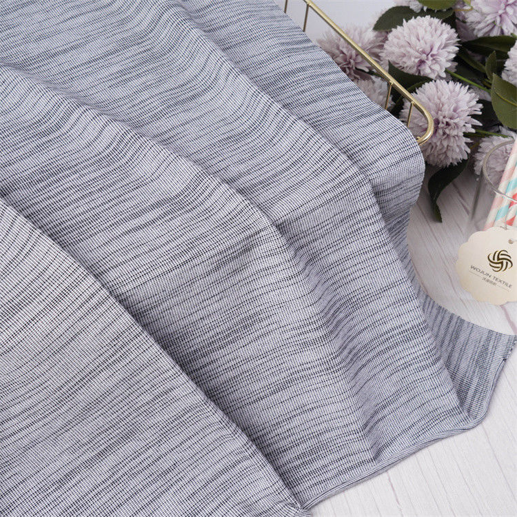 Comfortabel en zacht, licht, huidvriendelijk gestreepte breiweefsel voor casual wear