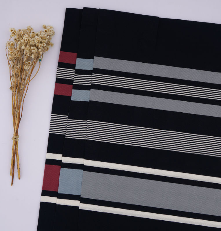 Vocht-absorberend, ademend en milieuvriendelijk gestreepte breiweefsel voor casual wear