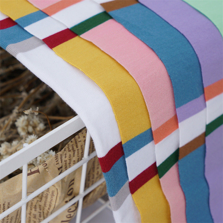 Natuurlijke en comfortabele zachte en gladde gestreepte gebreide stof voor casual wear