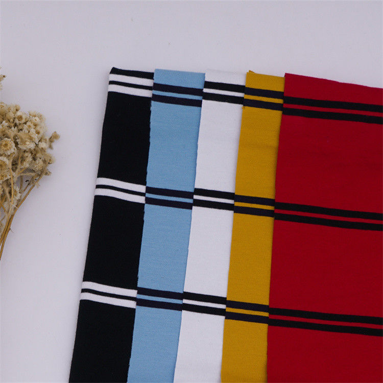 Glanzige huidvriendelijke en natuurlijke niet gemakkelijk te vervormen gestreepte gebreide stof voor polo shirt