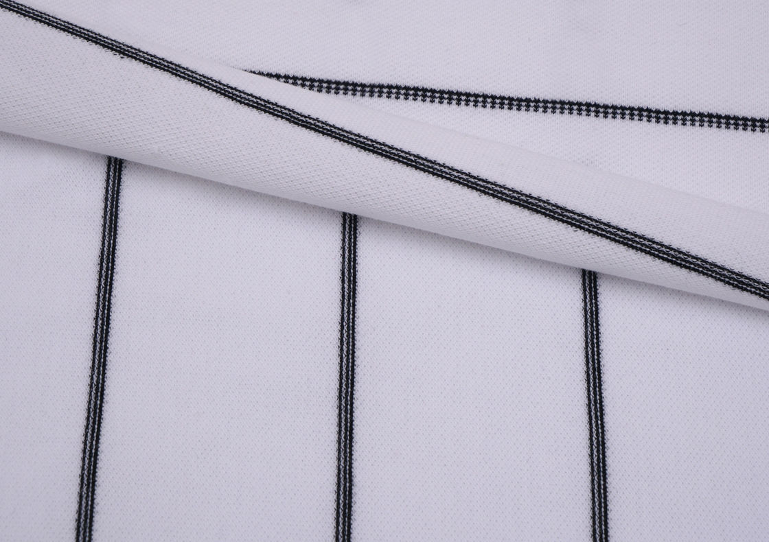 Comfortabel en ademend en milieuvriendelijk en natuurlijk gestreepte gebreide stof voor polo shirt