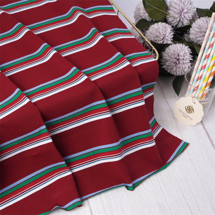Comfortabel, huidvriendelijk en ademend Duurzaam gestreepte stof voor casual wear