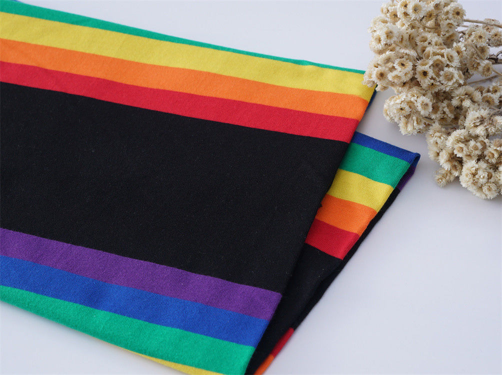 Comfortabele en stijlvolle natuurlijke huidvriendelijke gestreepte stof voor T-shirt