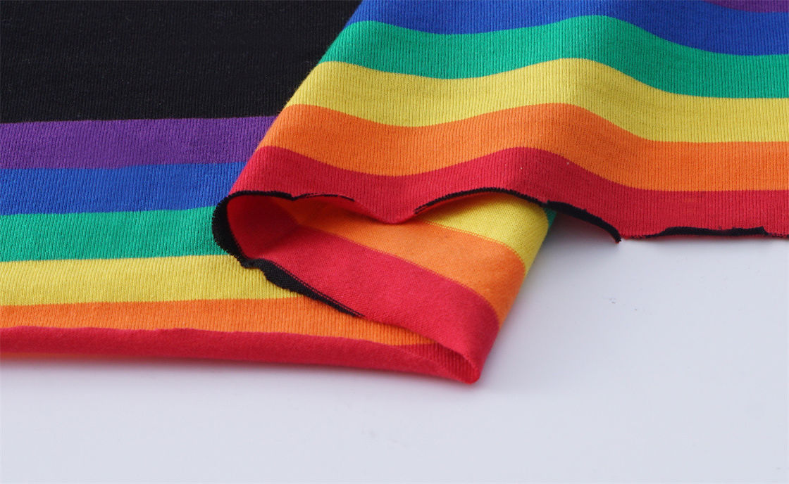 Comfortabele en stijlvolle natuurlijke huidvriendelijke gestreepte stof voor T-shirt