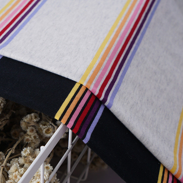 Huidvriendelijk en glad Hoge kleurvastheid Duidelijke textuur gestreepte gebreide stof voor polo shirt