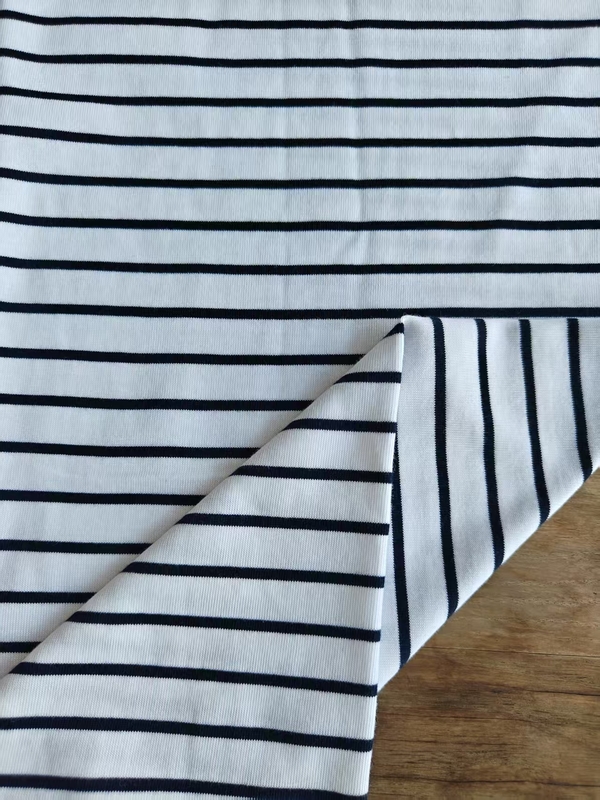 Ademend en comfortabel, niet gemakkelijk te vervagen gestreept materiaal voor T-shirt