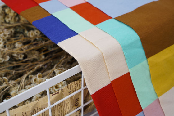 Natuurlijke huidvriendelijke 40S Pure Cotton Plain Weave Striped Stripe Stof Voor T-Shirt