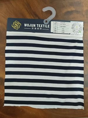 Goede prijs. Zacht en huidvriendelijk, glad, hard, gestreepte stof voor casual wear online