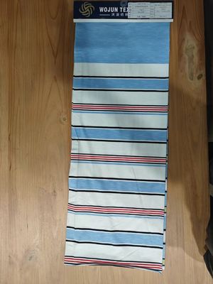 Ademend, comfortabel, modieus en zacht Durble gestreepte breistof voor T-shirt.