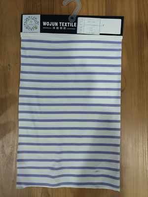 Comfortabele en gladde zachte, huidvriendelijke gestreepte gebreide weefsel voor casual wear