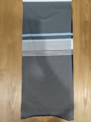 Milieuvriendelijk en modieus en duurzaam en zacht gestreepte breiweefsel voor casual wear