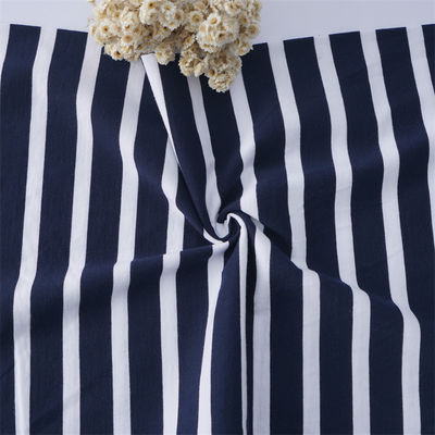 Duurzaam, comfortabel, natuurlijk en eenvoudig gestreepte stof voor T-shirts