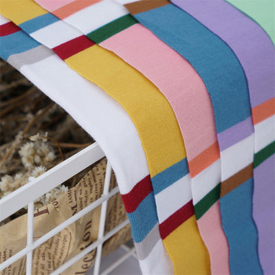 Natuurlijke en comfortabele zachte en gladde gestreepte gebreide stof voor casual wear