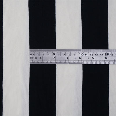 Huidvriendelijke, comfortabele en gladde gestreepte gebreide stof voor casual wear